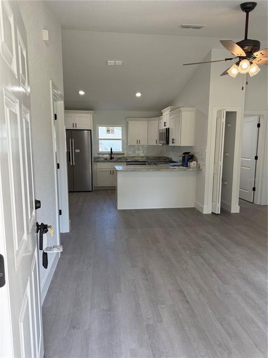 For Sale: $214,900 (3 beds, 2 baths, 1047 Square Feet)