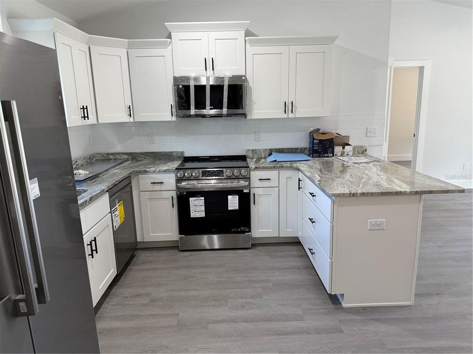 For Sale: $214,900 (3 beds, 2 baths, 1047 Square Feet)