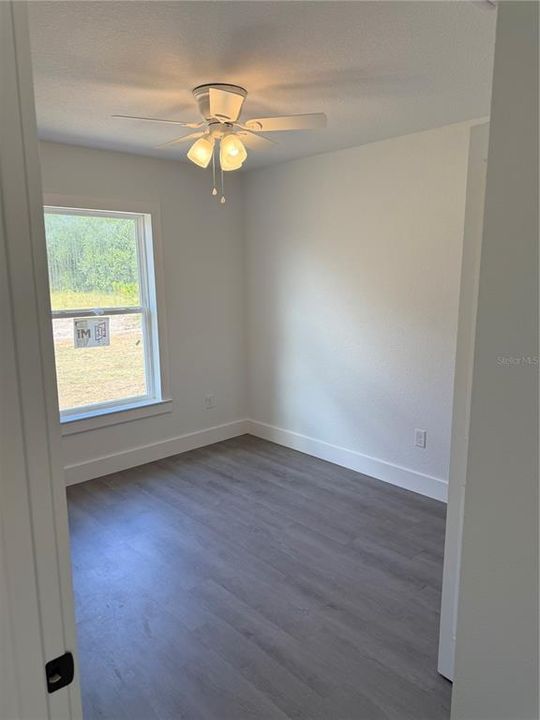 For Sale: $214,900 (3 beds, 2 baths, 1047 Square Feet)