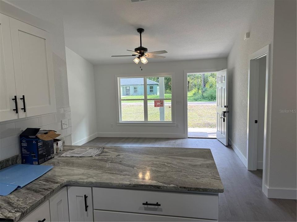 For Sale: $214,900 (3 beds, 2 baths, 1047 Square Feet)