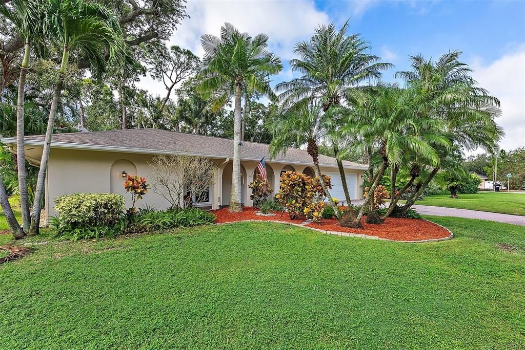 For Sale: $725,000 (4 beds, 3 baths, 2222 Square Feet)