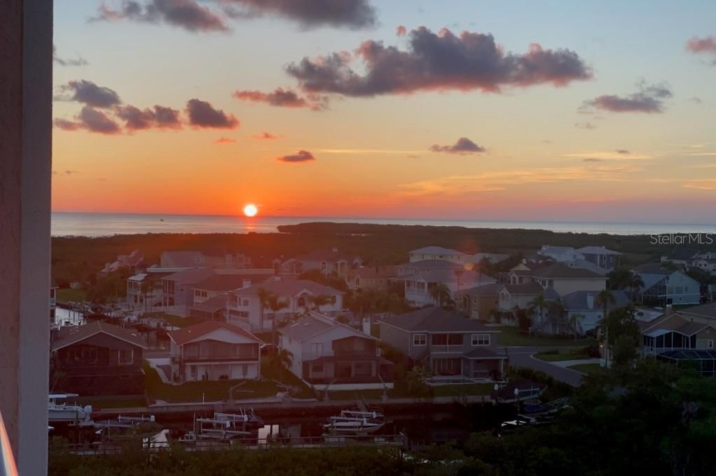 Activo con contrato: $450,000 (3 camas, 2 baños, 1525 Pies cuadrados)