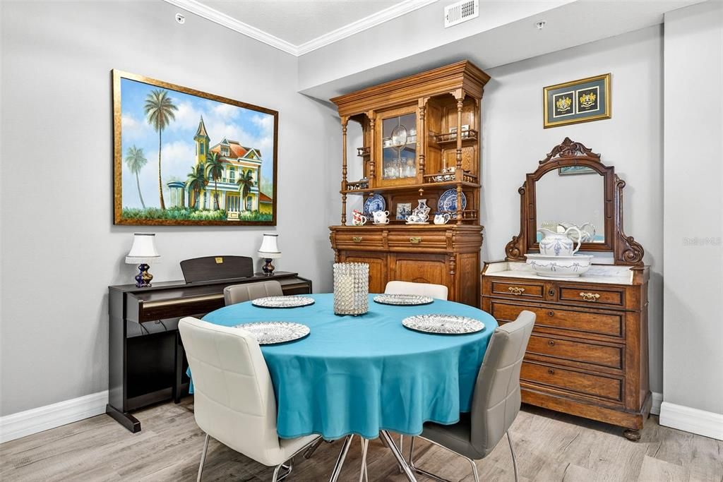 Activo con contrato: $450,000 (3 camas, 2 baños, 1525 Pies cuadrados)