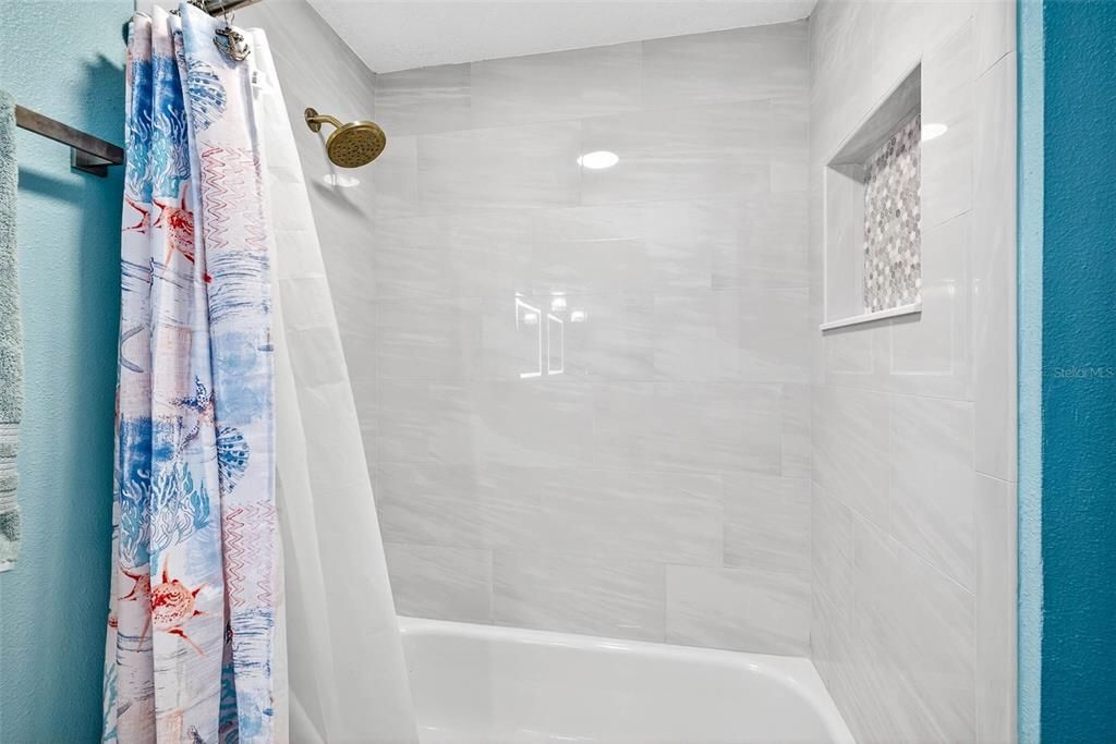 Activo con contrato: $450,000 (3 camas, 2 baños, 1525 Pies cuadrados)