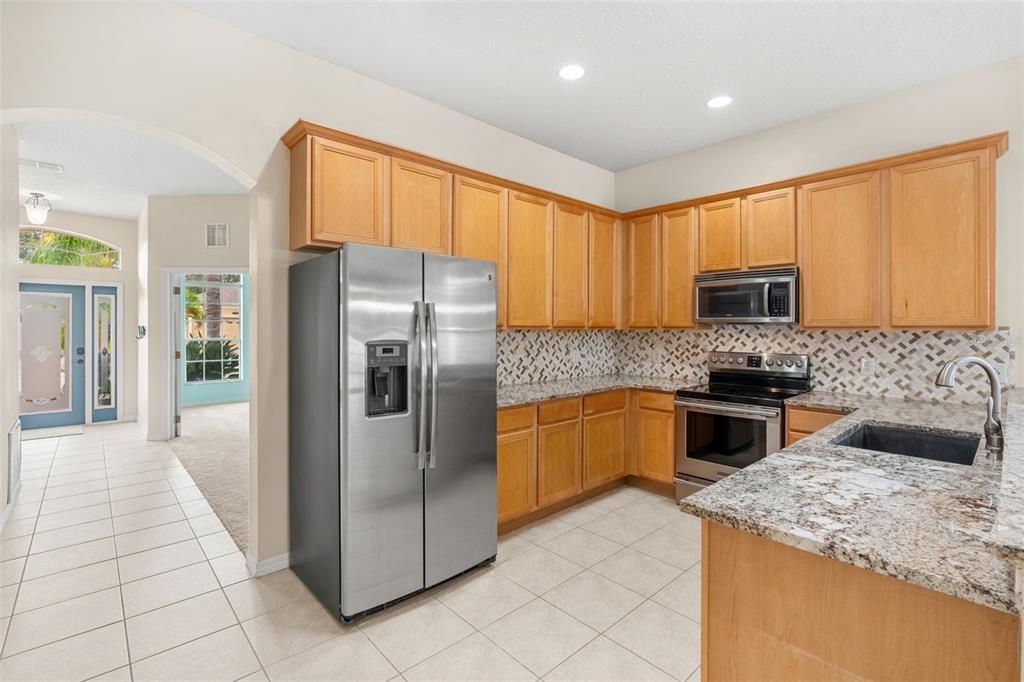 На продажу: $550,000 (4 спален, 2 ванн, 2014 Квадратных фут)