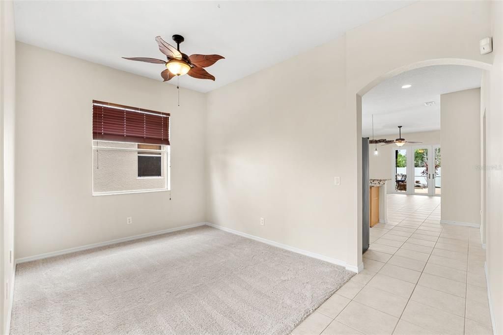 На продажу: $550,000 (4 спален, 2 ванн, 2014 Квадратных фут)