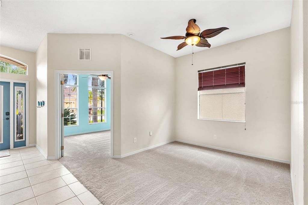 На продажу: $550,000 (4 спален, 2 ванн, 2014 Квадратных фут)