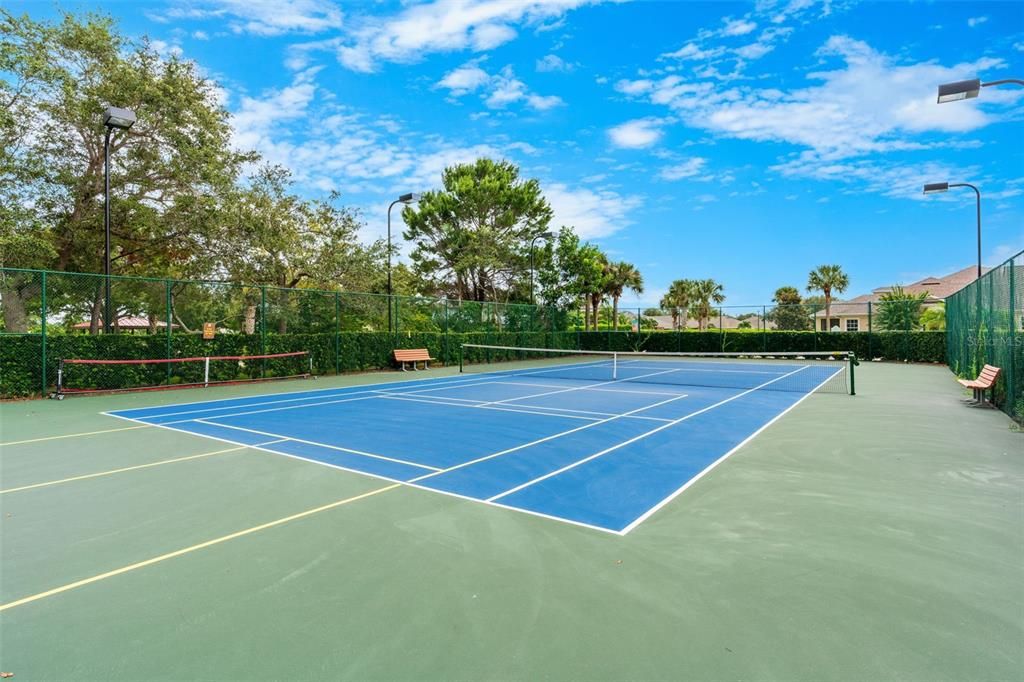 На продажу: $550,000 (4 спален, 2 ванн, 2014 Квадратных фут)