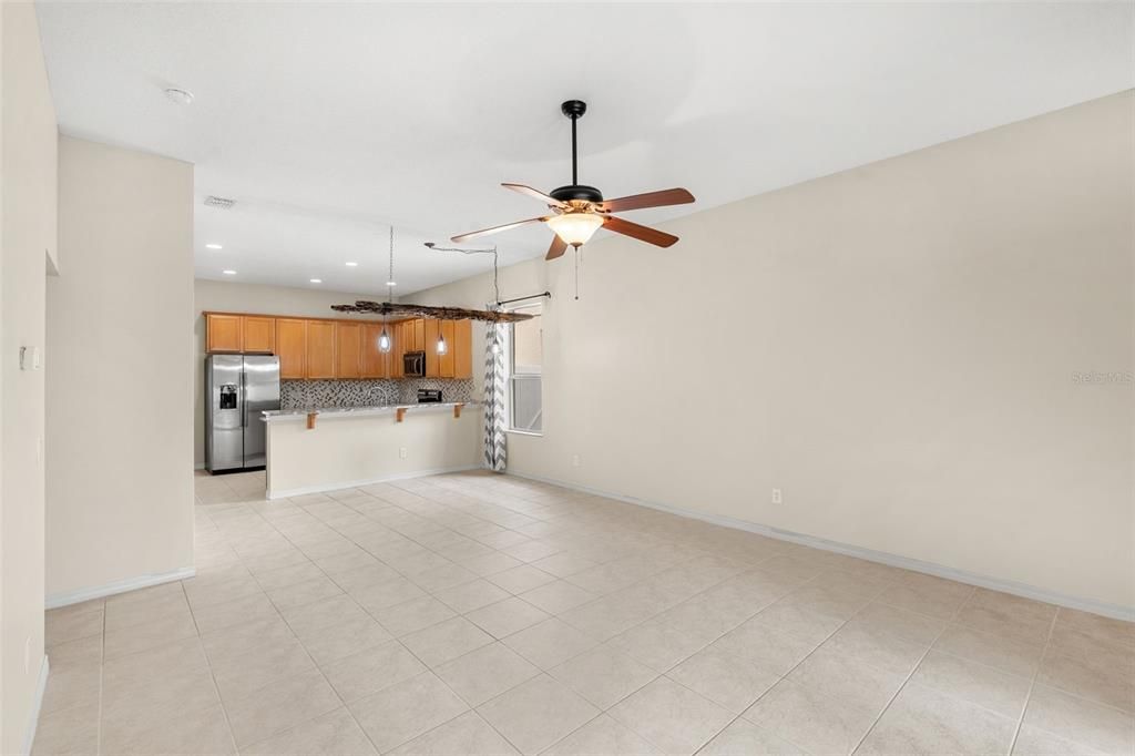 На продажу: $550,000 (4 спален, 2 ванн, 2014 Квадратных фут)