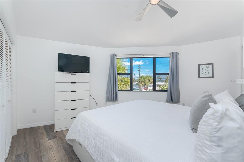 Activo con contrato: $425,000 (2 camas, 2 baños, 762 Pies cuadrados)