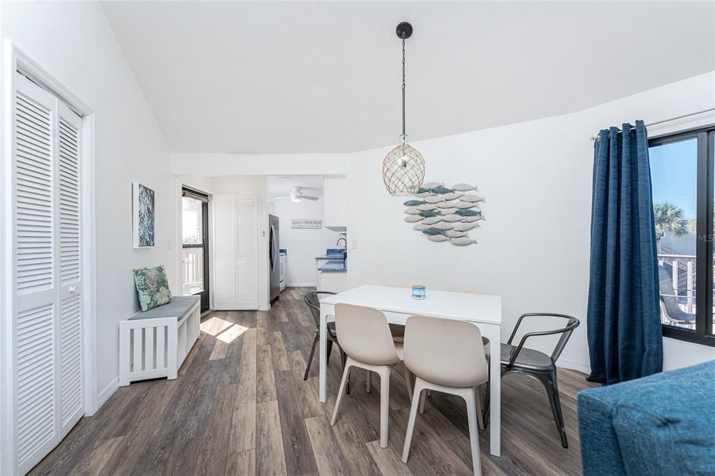 Activo con contrato: $425,000 (2 camas, 2 baños, 762 Pies cuadrados)