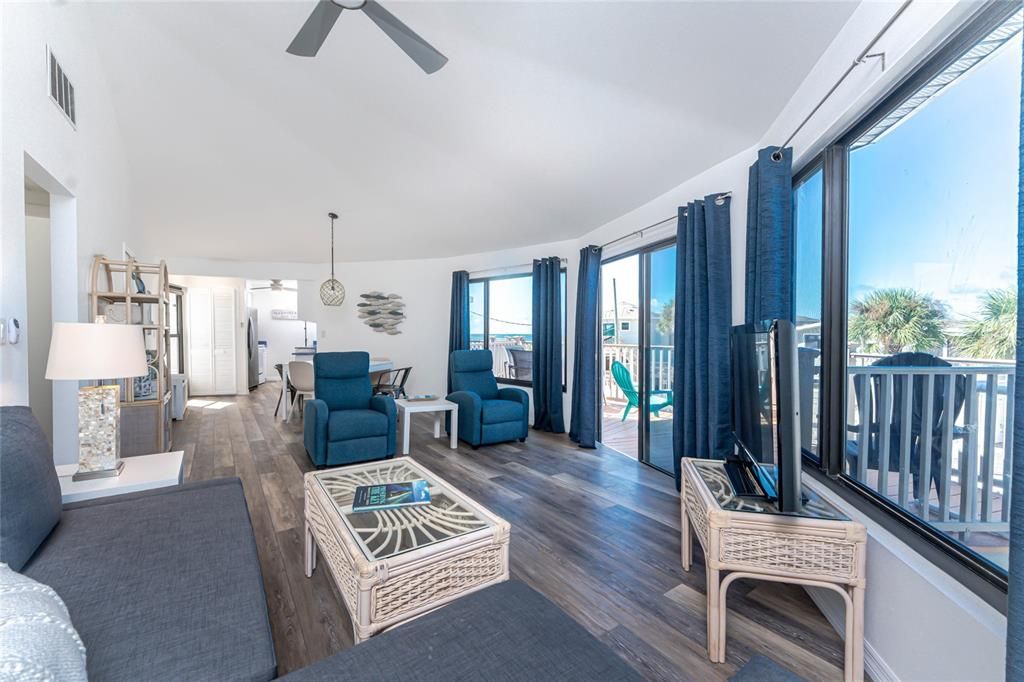 Activo con contrato: $425,000 (2 camas, 2 baños, 762 Pies cuadrados)