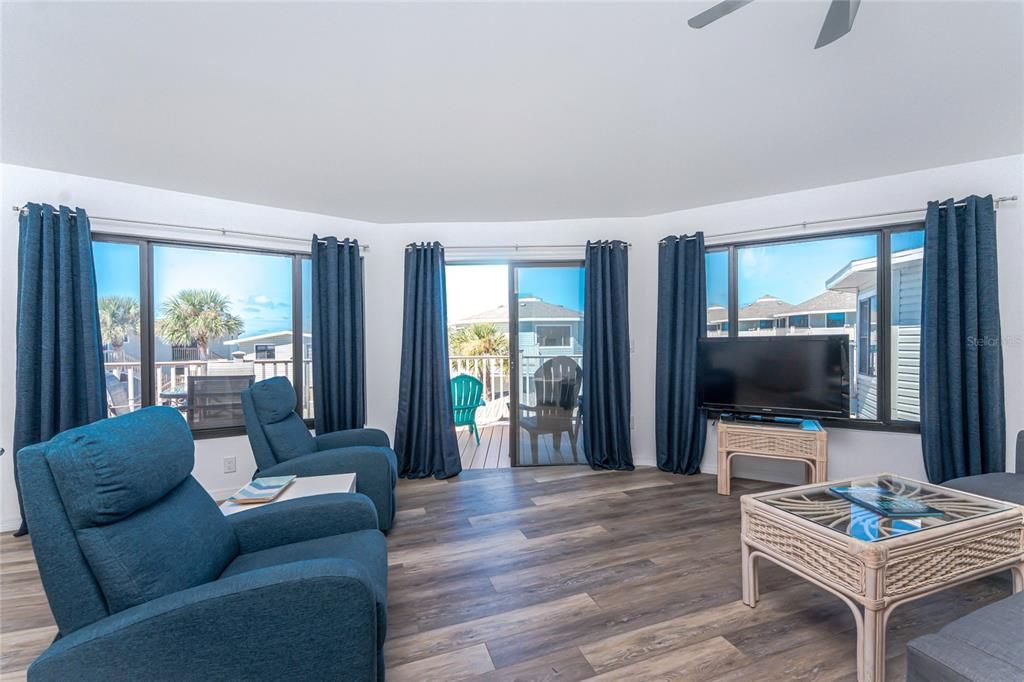 Activo con contrato: $425,000 (2 camas, 2 baños, 762 Pies cuadrados)