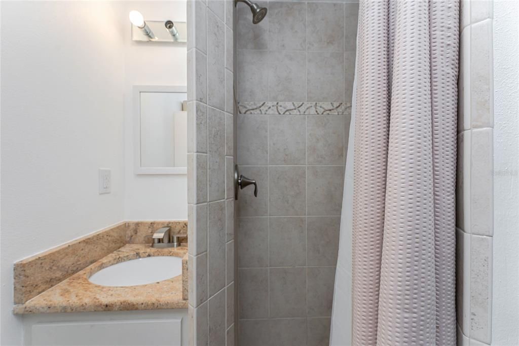 Activo con contrato: $425,000 (2 camas, 2 baños, 762 Pies cuadrados)