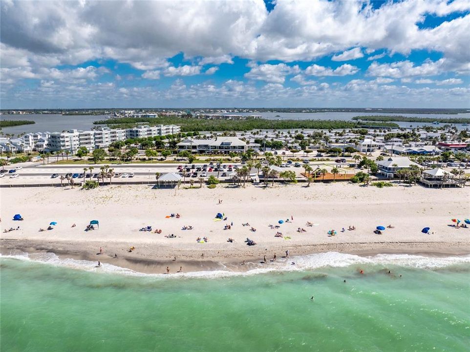 Activo con contrato: $425,000 (2 camas, 2 baños, 762 Pies cuadrados)