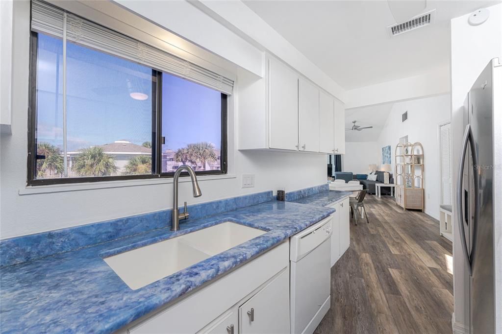 Activo con contrato: $425,000 (2 camas, 2 baños, 762 Pies cuadrados)