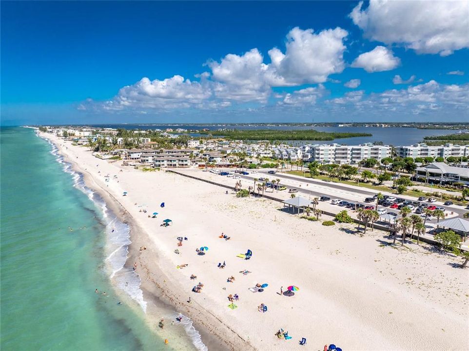 Activo con contrato: $425,000 (2 camas, 2 baños, 762 Pies cuadrados)