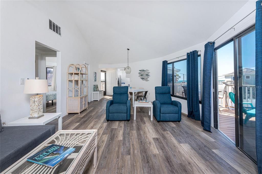 Activo con contrato: $425,000 (2 camas, 2 baños, 762 Pies cuadrados)