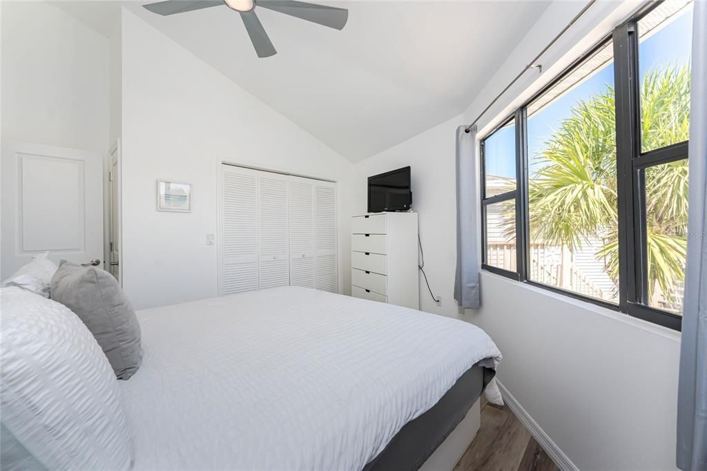 Activo con contrato: $425,000 (2 camas, 2 baños, 762 Pies cuadrados)