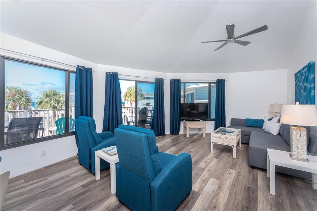 Activo con contrato: $425,000 (2 camas, 2 baños, 762 Pies cuadrados)