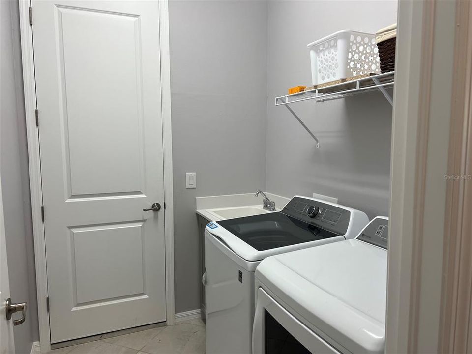 В аренду: $4,500 (4 спален, 3 ванн, 2247 Квадратных фут)