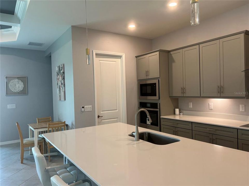 В аренду: $4,500 (4 спален, 3 ванн, 2247 Квадратных фут)