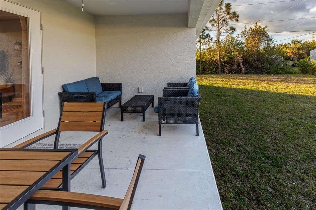 Active With Contract: $399,000 (3 beds, 2 baths, 1648 Square Feet)