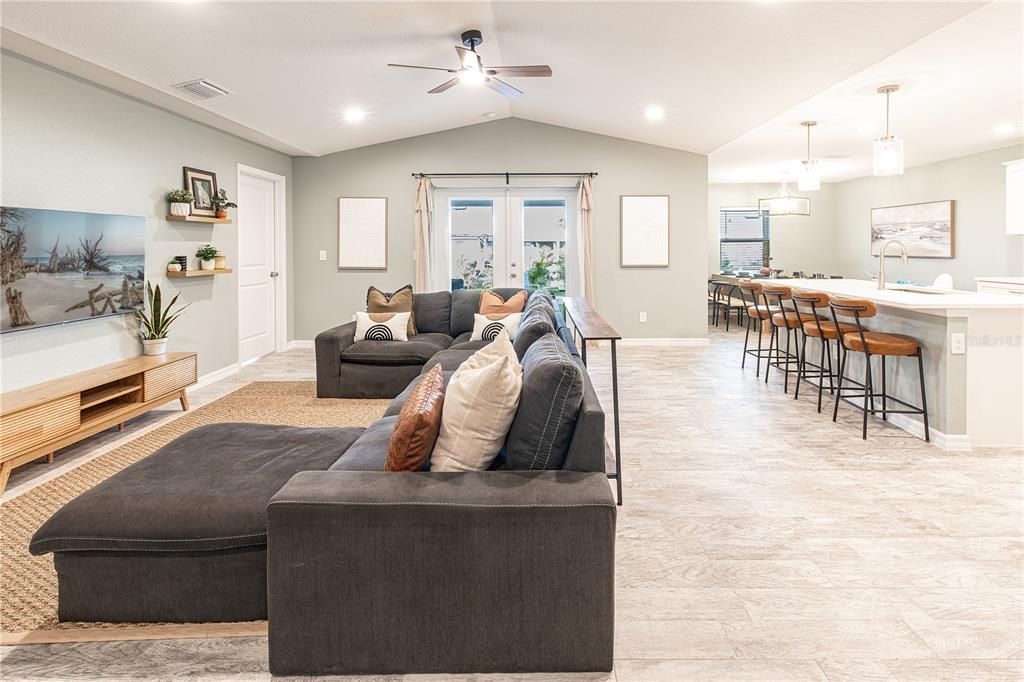 Active With Contract: $399,000 (3 beds, 2 baths, 1648 Square Feet)