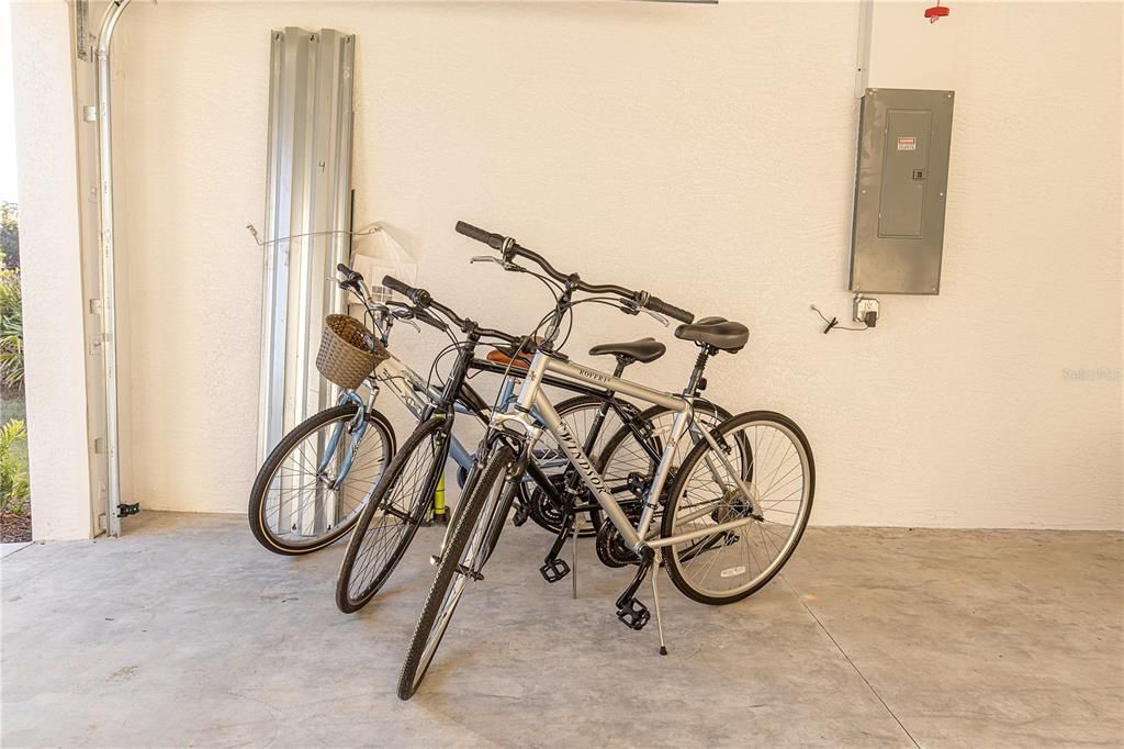 Active With Contract: $399,000 (3 beds, 2 baths, 1648 Square Feet)