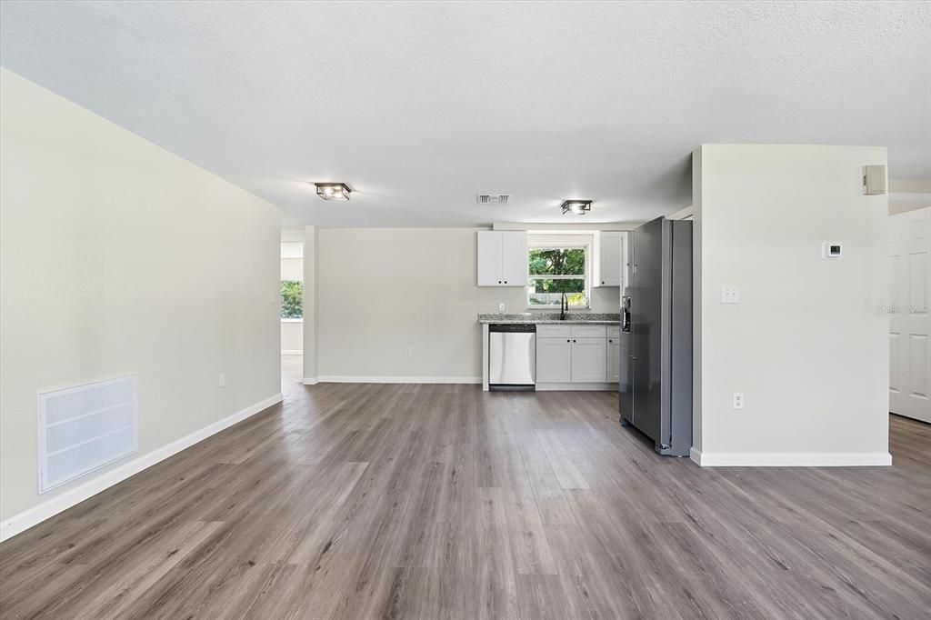 For Sale: $225,000 (3 beds, 2 baths, 1074 Square Feet)