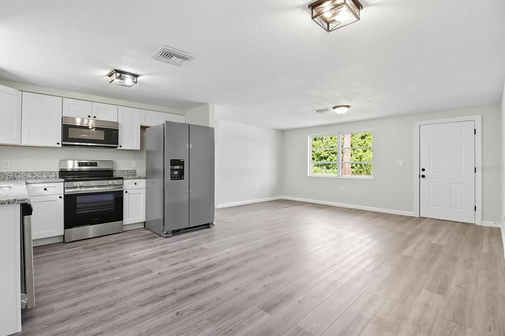 For Sale: $225,000 (3 beds, 2 baths, 1074 Square Feet)