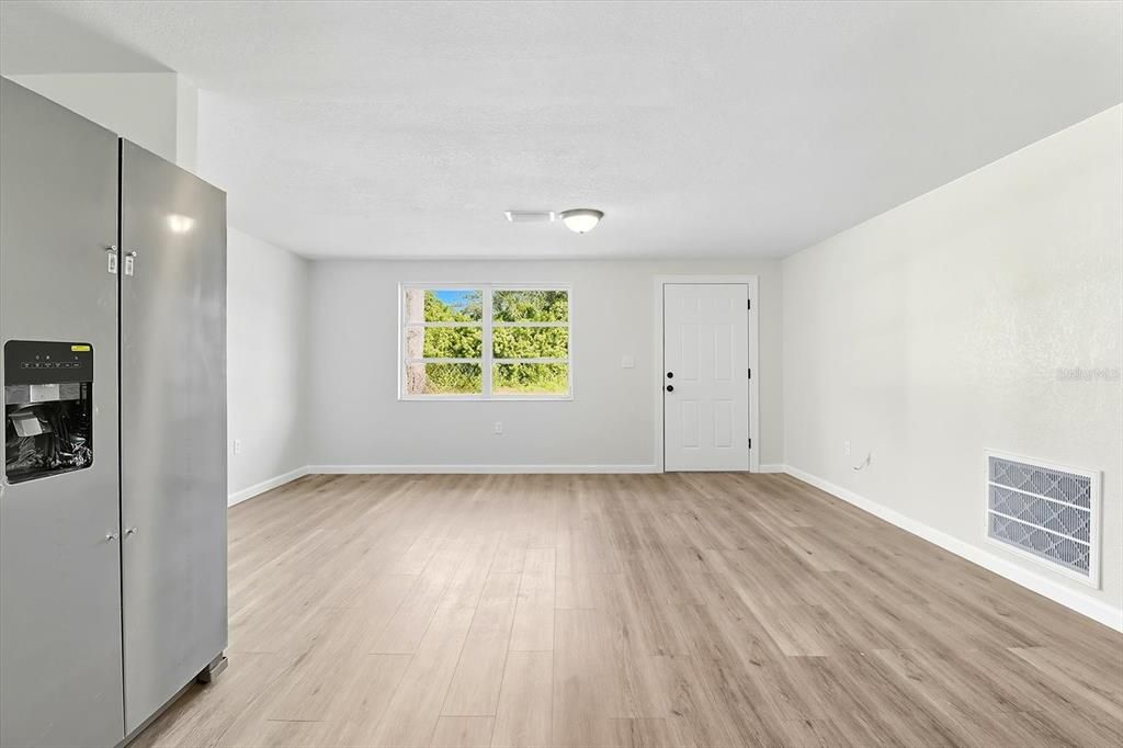 For Sale: $225,000 (3 beds, 2 baths, 1074 Square Feet)