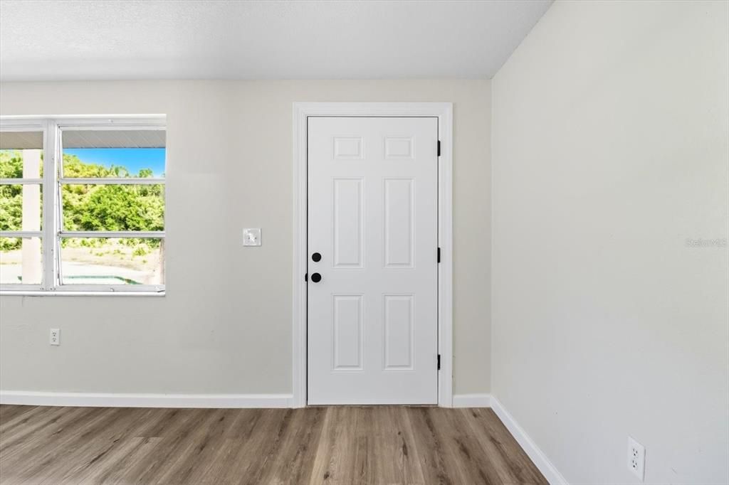 For Sale: $225,000 (3 beds, 2 baths, 1074 Square Feet)