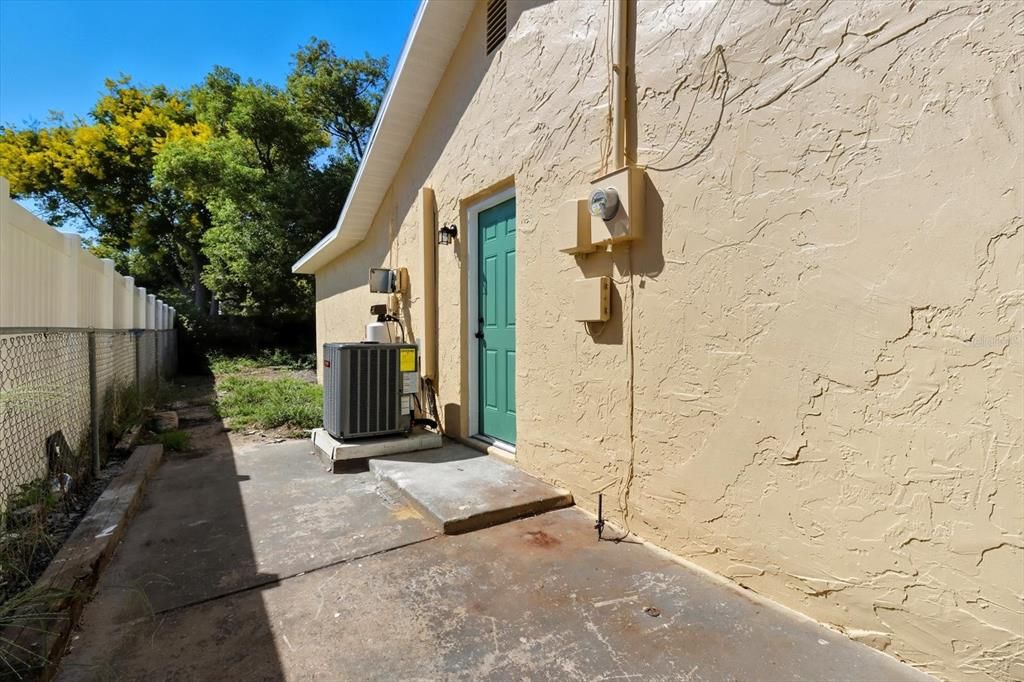 For Sale: $225,000 (3 beds, 2 baths, 1074 Square Feet)