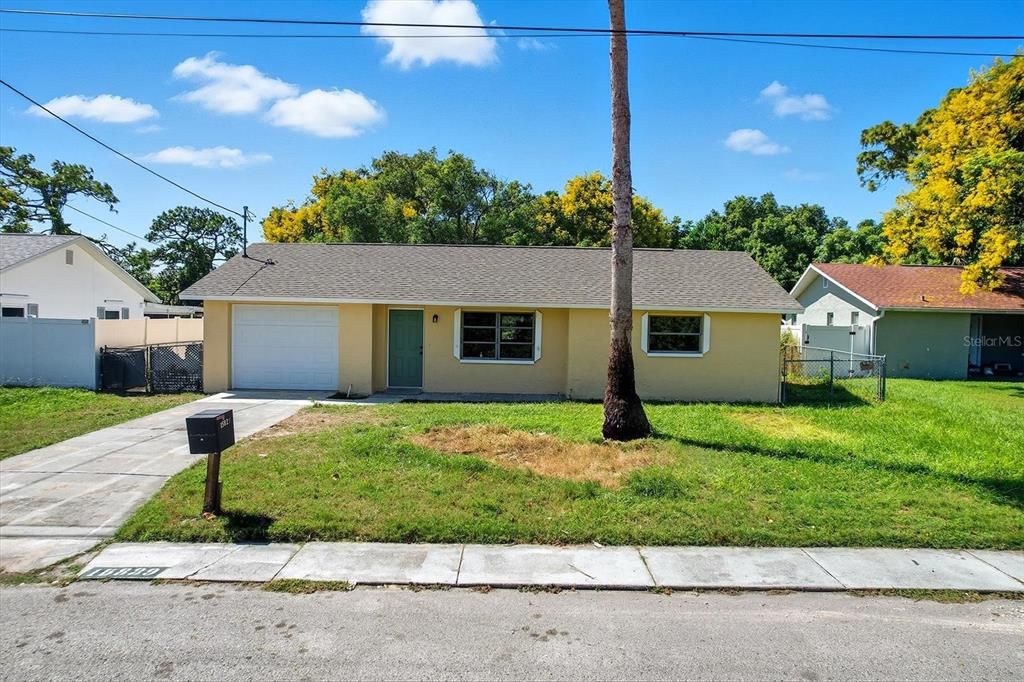 For Sale: $225,000 (3 beds, 2 baths, 1074 Square Feet)