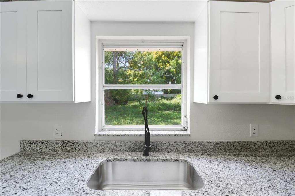 For Sale: $225,000 (3 beds, 2 baths, 1074 Square Feet)