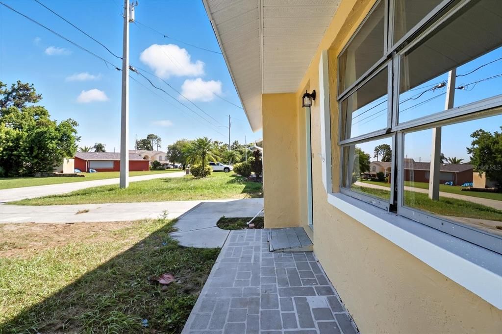 For Sale: $225,000 (3 beds, 2 baths, 1074 Square Feet)