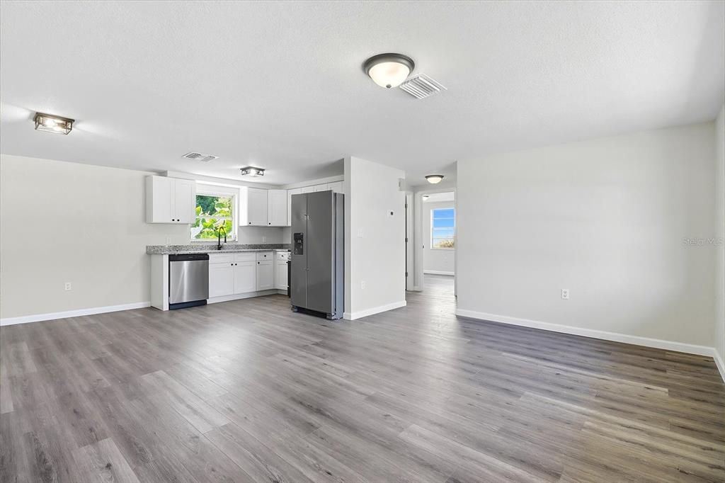 For Sale: $225,000 (3 beds, 2 baths, 1074 Square Feet)