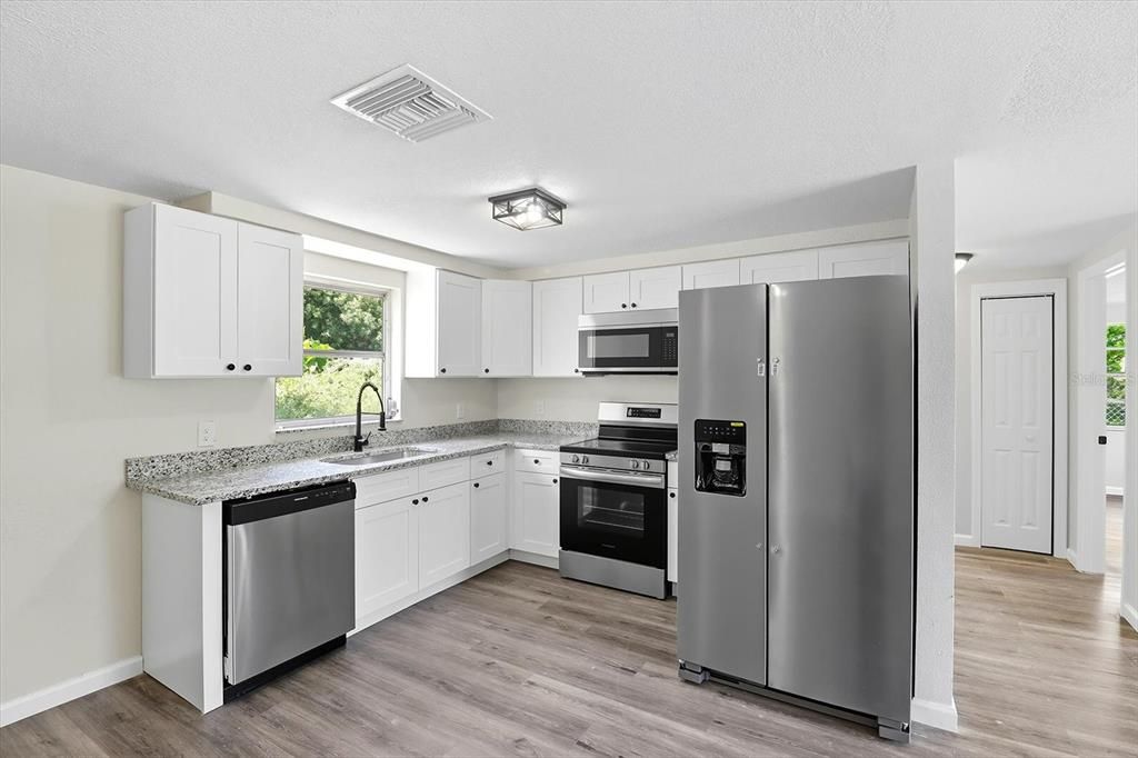 For Sale: $225,000 (3 beds, 2 baths, 1074 Square Feet)