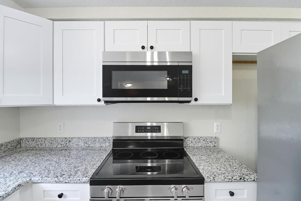 For Sale: $225,000 (3 beds, 2 baths, 1074 Square Feet)