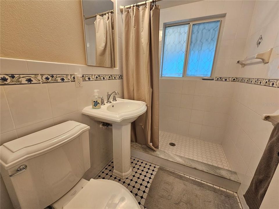 For Rent: $4,000 (2 beds, 2 baths, 1348 Square Feet)