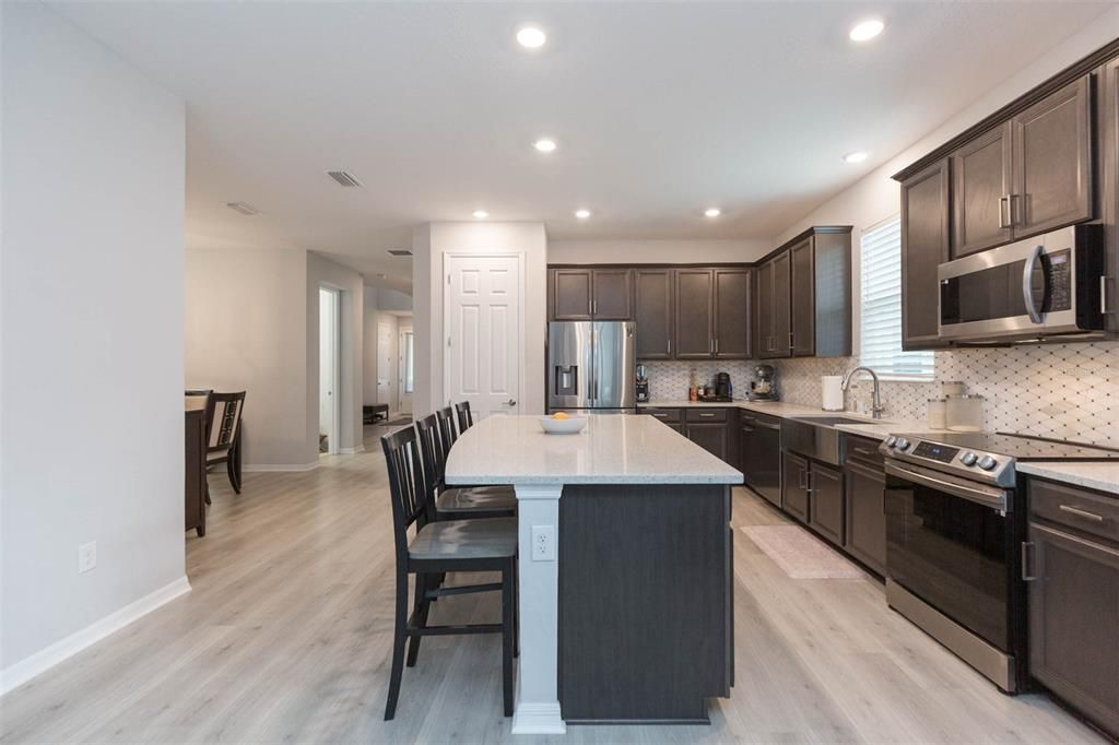 For Sale: $659,000 (4 beds, 3 baths, 2798 Square Feet)