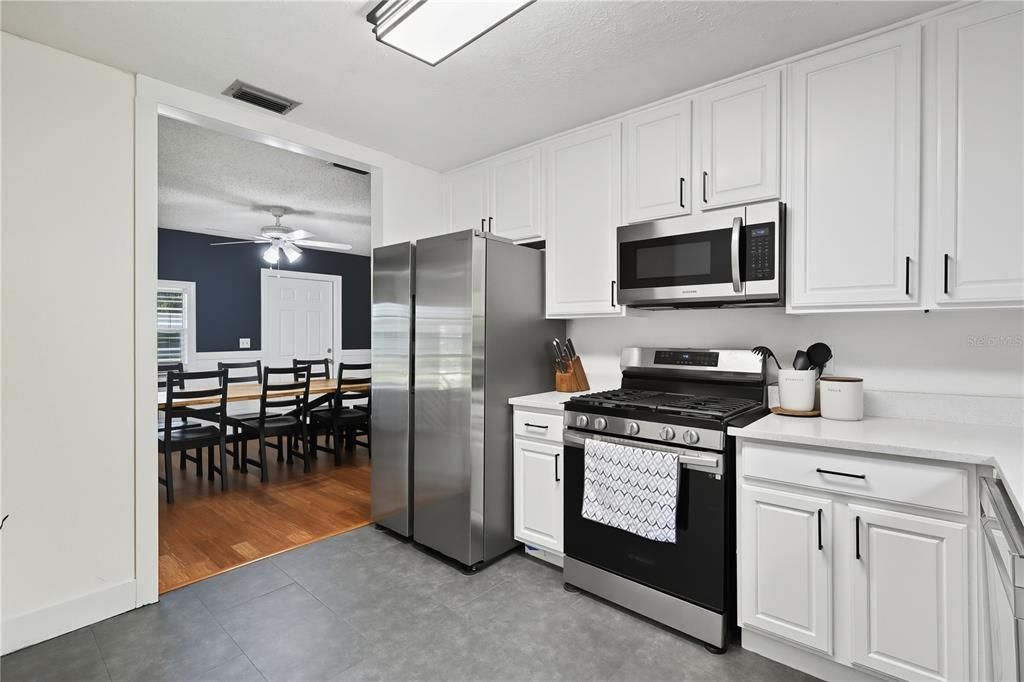 For Sale: $330,000 (3 beds, 2 baths, 1488 Square Feet)