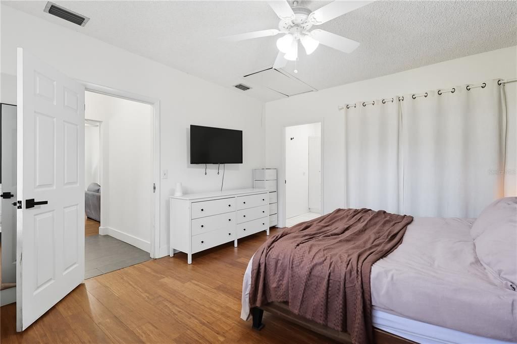 For Sale: $330,000 (3 beds, 2 baths, 1488 Square Feet)