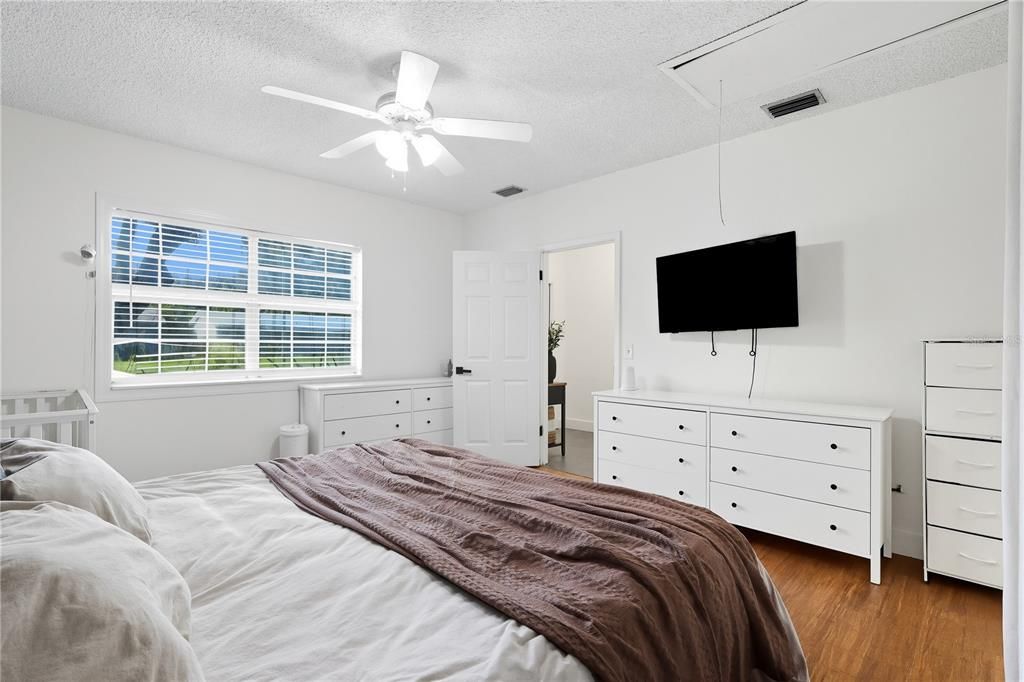 For Sale: $330,000 (3 beds, 2 baths, 1488 Square Feet)