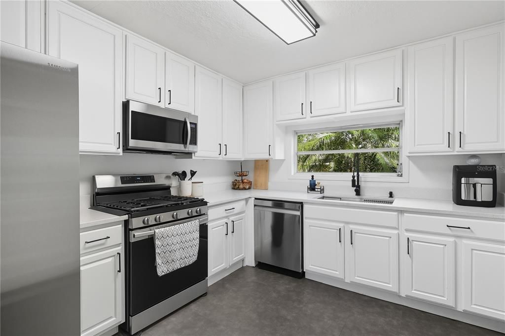 For Sale: $330,000 (3 beds, 2 baths, 1488 Square Feet)