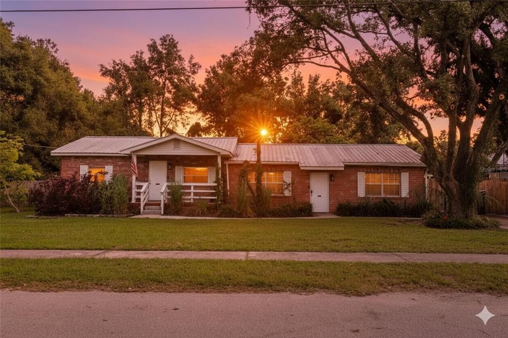 For Sale: $330,000 (3 beds, 2 baths, 1488 Square Feet)