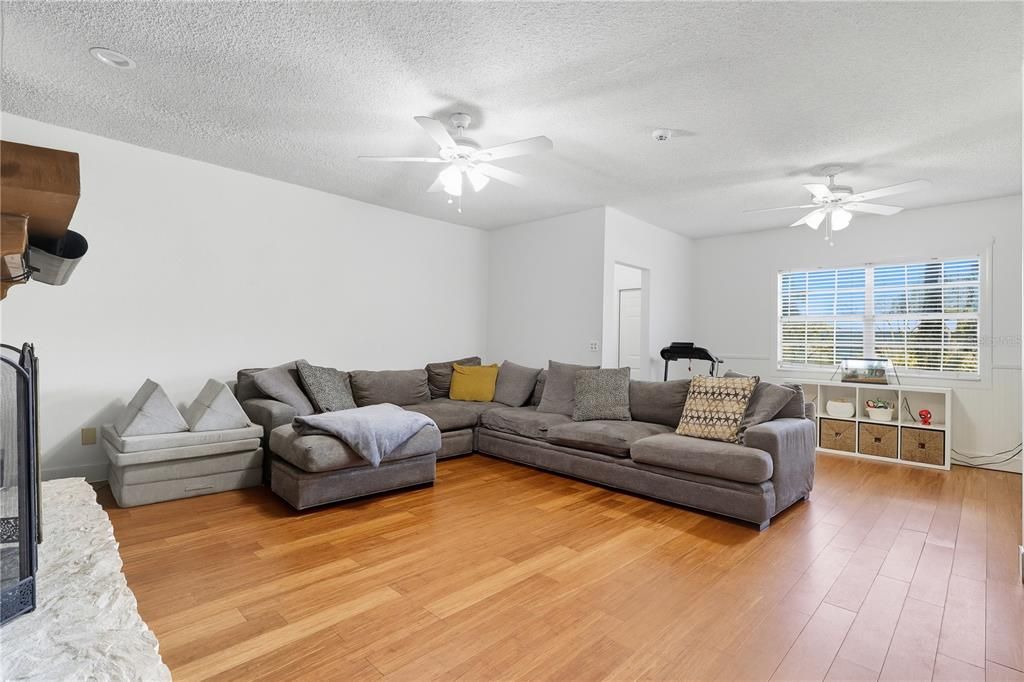 For Sale: $330,000 (3 beds, 2 baths, 1488 Square Feet)