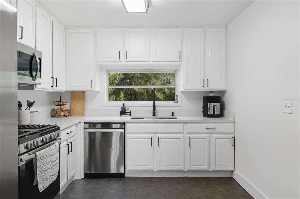 For Sale: $330,000 (3 beds, 2 baths, 1488 Square Feet)