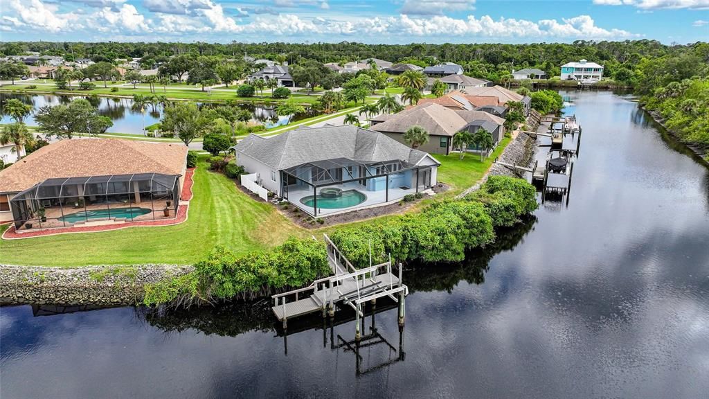 Activo con contrato: $560,000 (3 camas, 3 baños, 2397 Pies cuadrados)